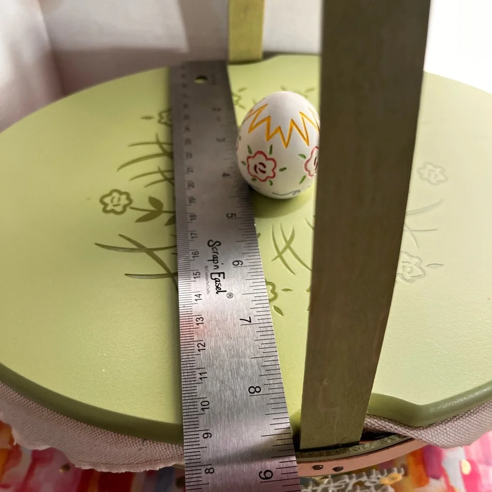 Longaberger Easter Basket with Lid, Liner & Protector – “Easter’s On Its Way”
